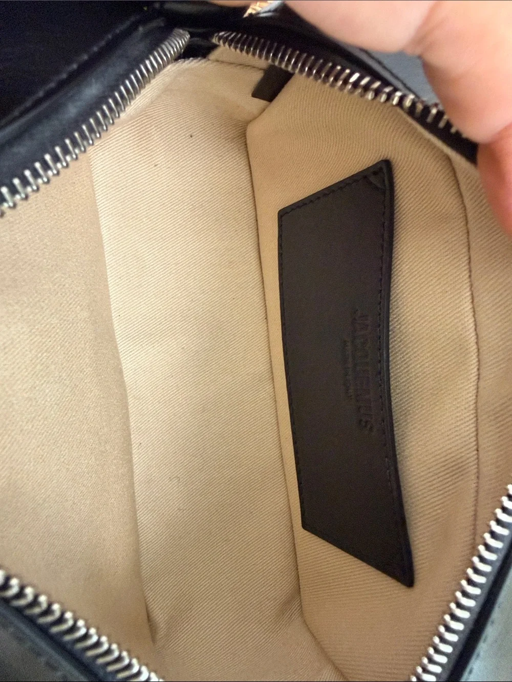 Jacquemus streamlined black